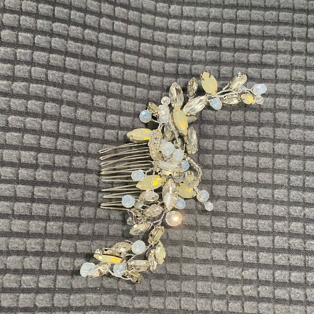 💎 Crystal Hair Comb Accessory 💎